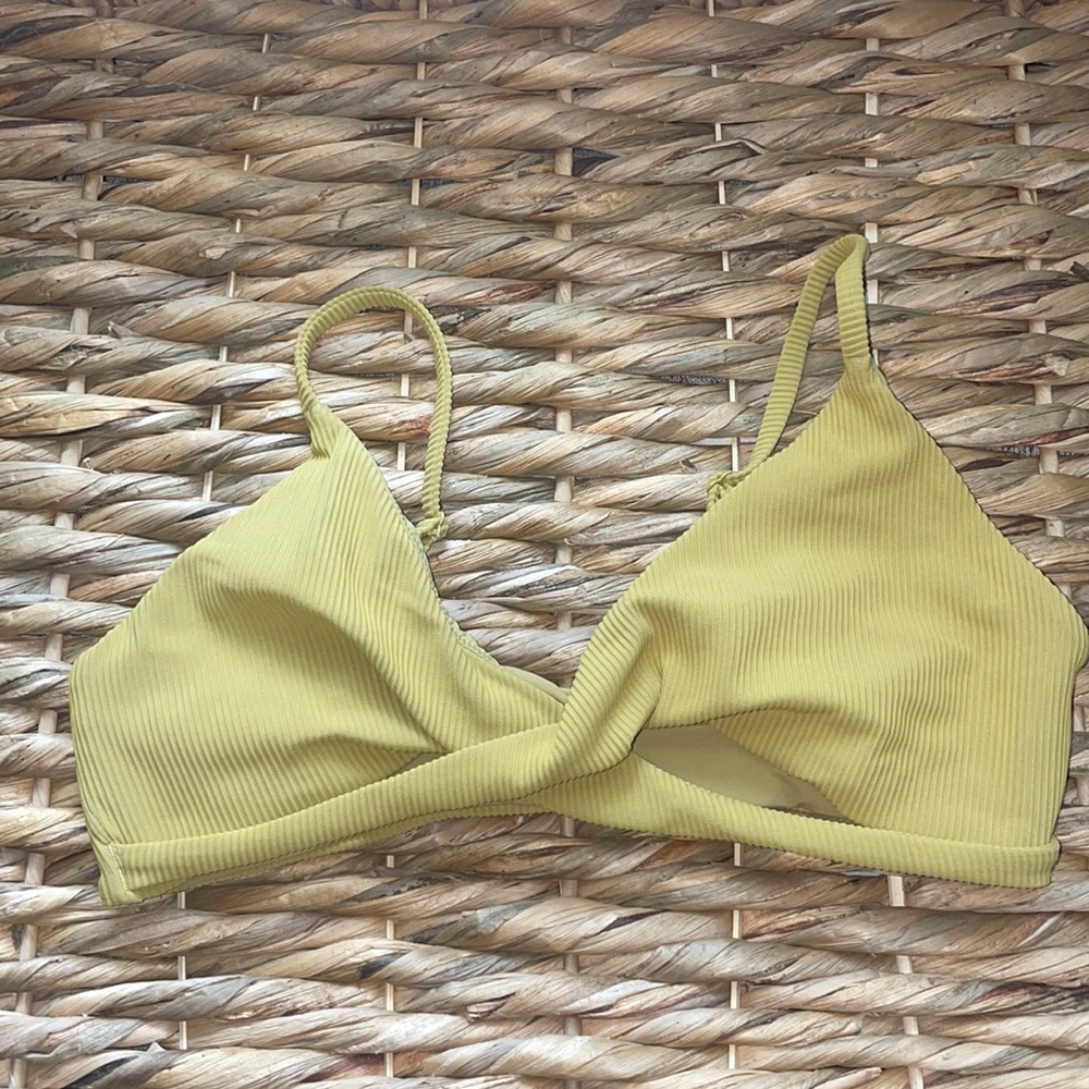 LULULEMON swim top